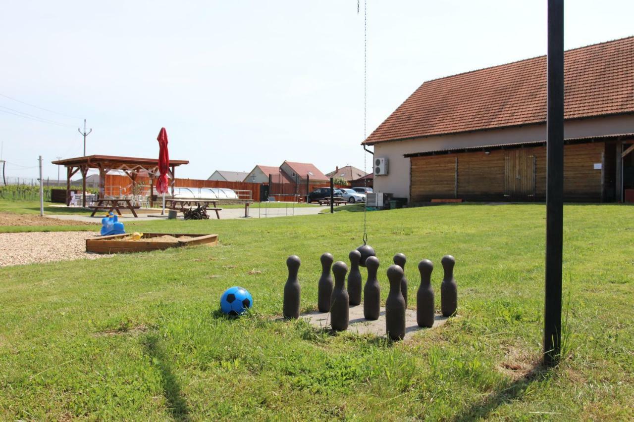Penzion Kosik Tvrdonice Exterior photo